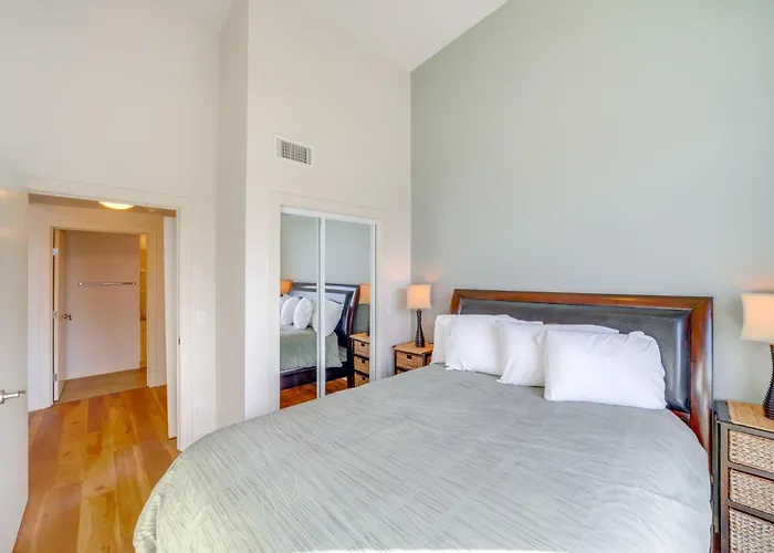 Unique Top-Level Condo With Amazing Lake Views!
