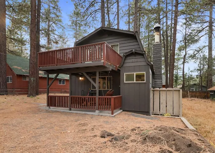 Midnight Pines Cabin - Cozy Get-Away Near Slopes!