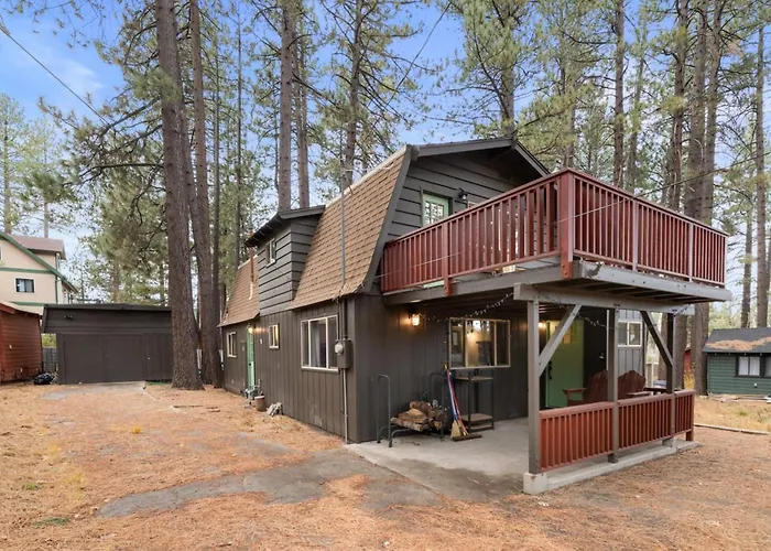 Midnight Pines Cabin - Cozy Get-Away Near Slopes!