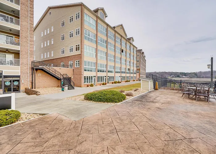 Smith Mountain Lake Condo W/ Pool Access