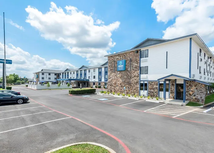 Clarion Pointe