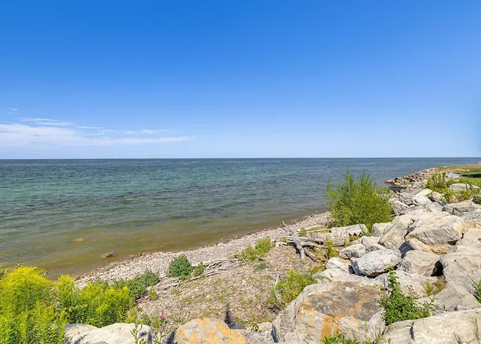 Lake Ontario Hideaway - Nature & Stillness Await!