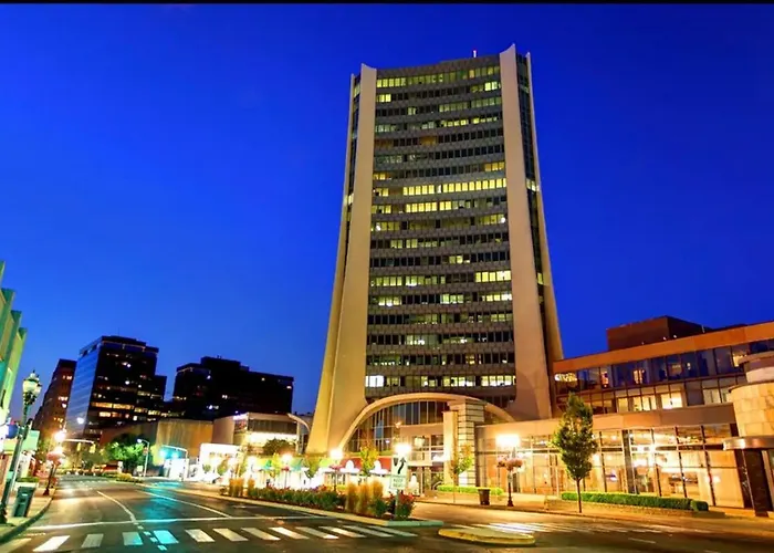 Family-Friendly 4 Bed 3 Bath Downtown Delight