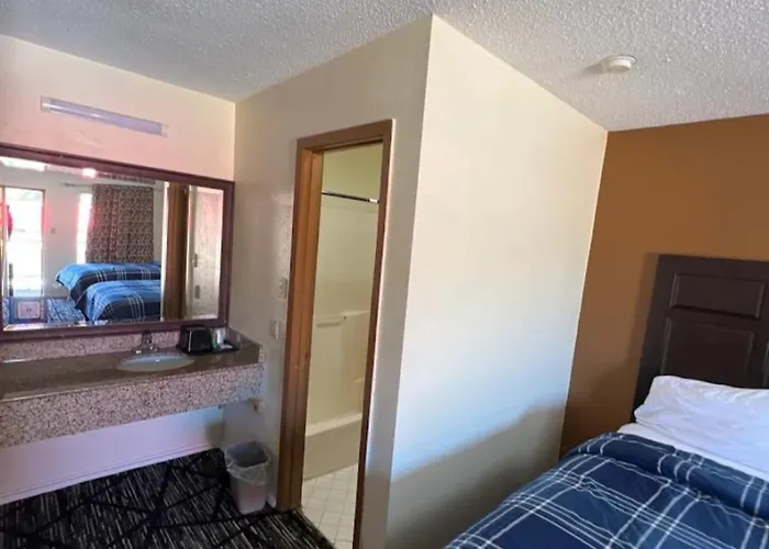 C Town Inn And Suites