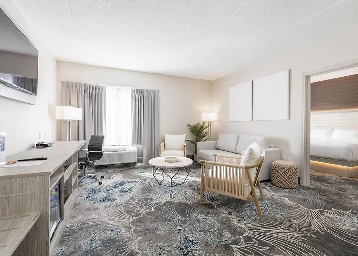 Oakfield Hotel & Suites Rochester, An Ascend Collection Hotel