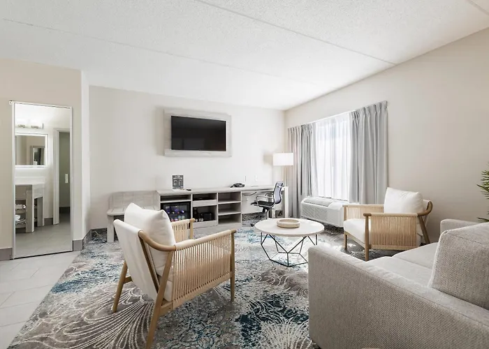Oakfield Hotel & Suites Rochester, An Ascend Collection Hotel