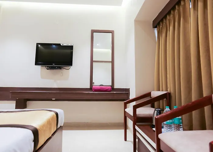 Hotel Laxmibai Palace- Only 300 Meter From Sai Baba Temple!!!!
