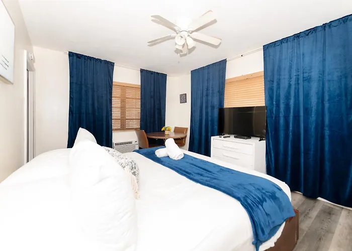 Tropic Isle Hotel & Apartment