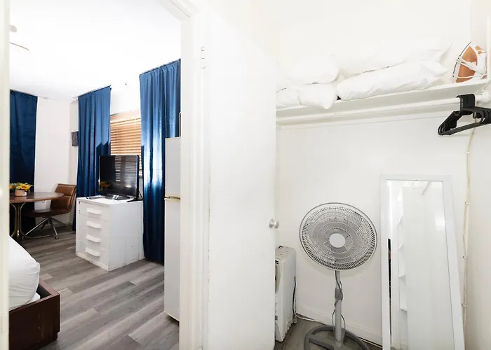 Tropic Isle Hotel & Apartment