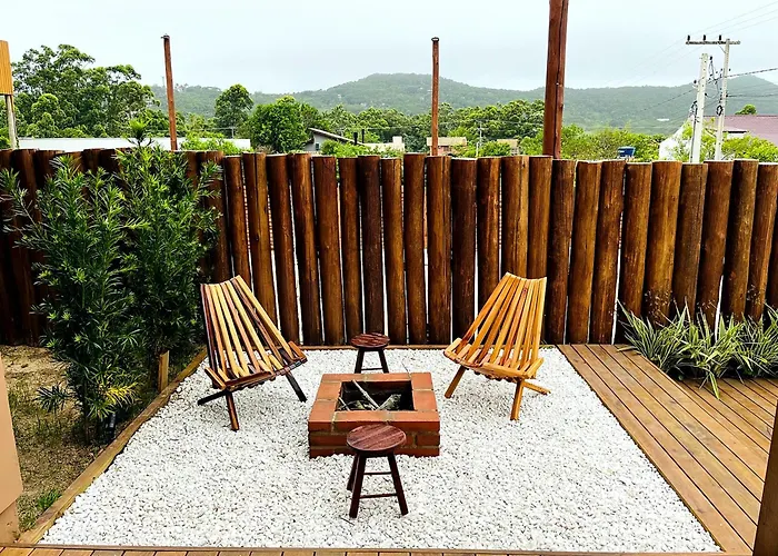 Casa com Banheira, Piscina e Quadra de Areia