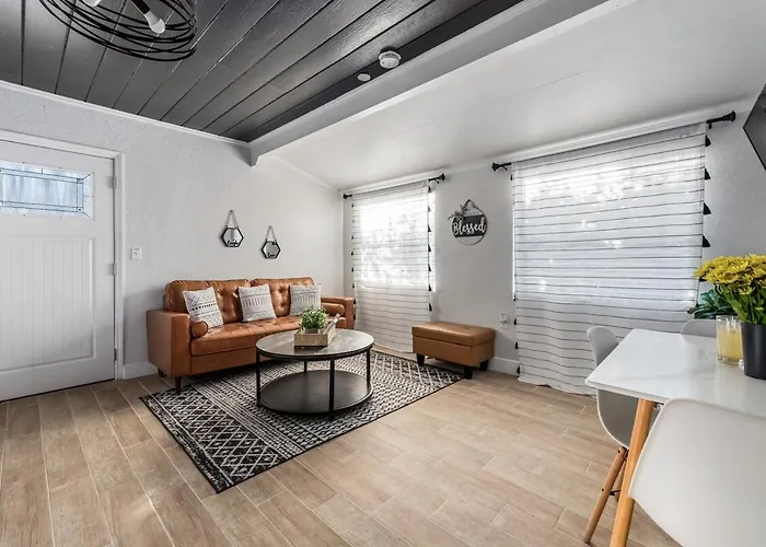 Modern - Mins To Beach - Walk To Downtown - Free Parking