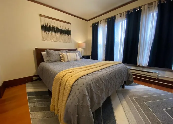 Historic Downtown Flat, # 4