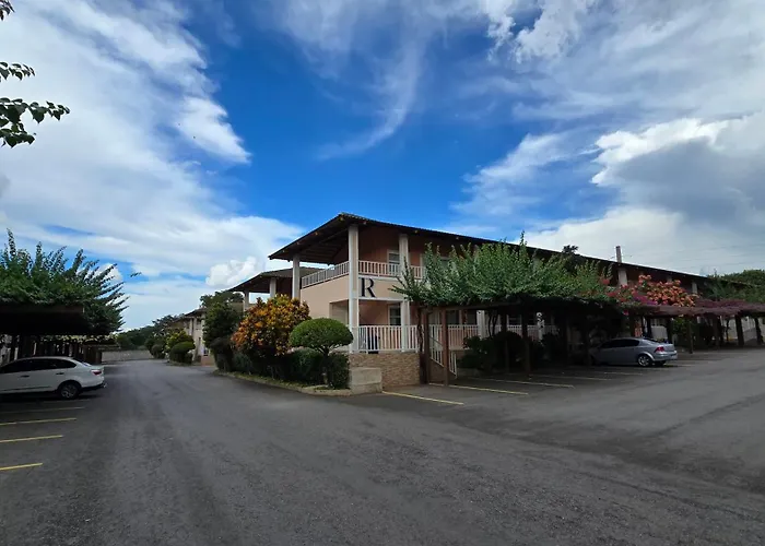 diRoma Fiori direto com o Grupo diRoma com acesso ao Acqua Park e Café da manhã