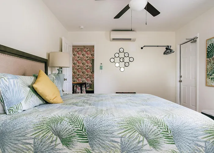 Sunny Retreat In Flamingo Suite!