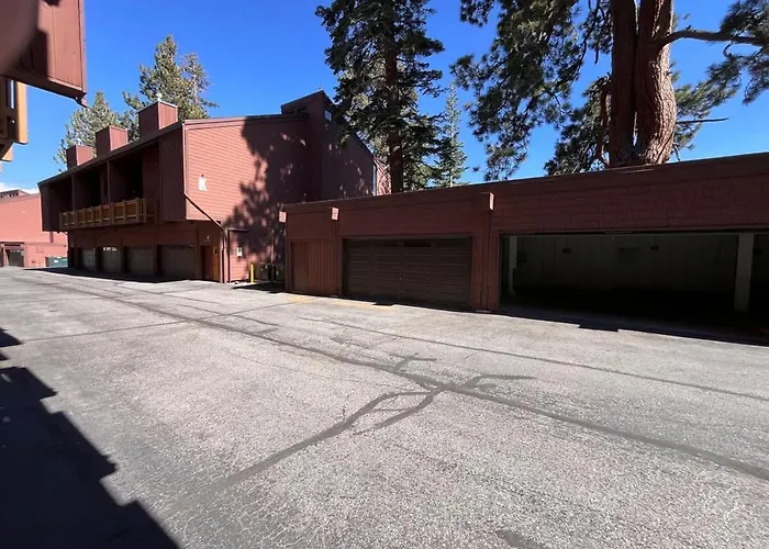 Msrc101 - Walk-To-Lifts Condo With Hot Tub, Dog Friendly