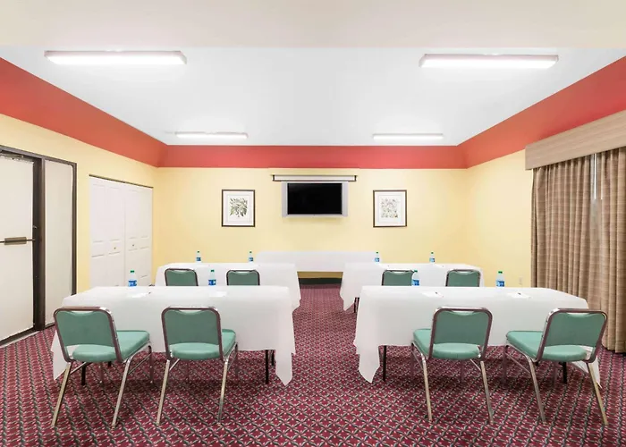 Ramada By Wyndham Vandalia