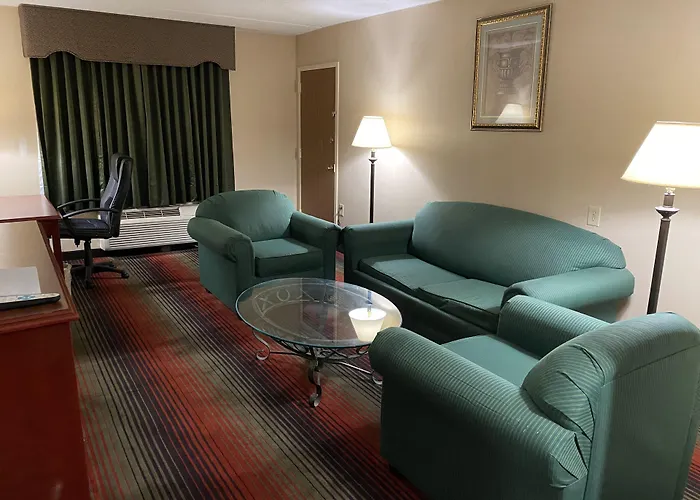 Ramada By Wyndham Rochelle Park Near Paramus