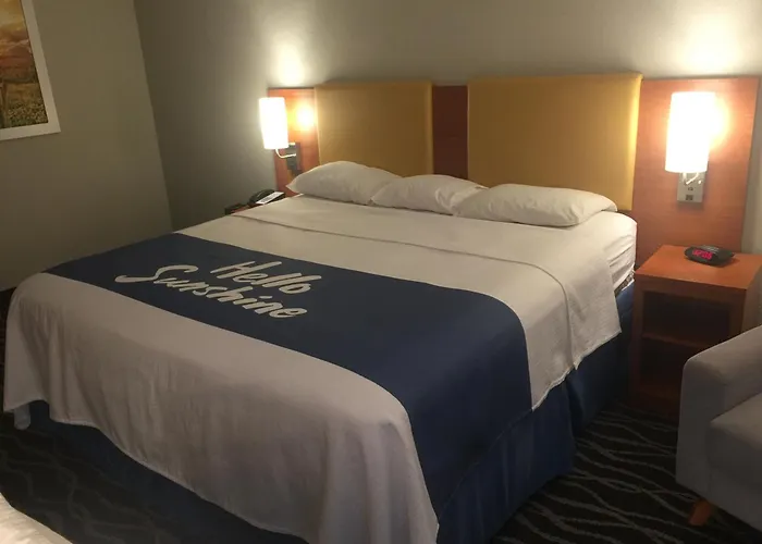 Days Inn & Suites By Wyndham Cincinnati North