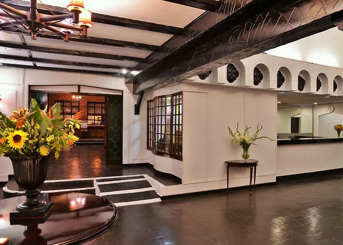 Cresta Churchill Hotel