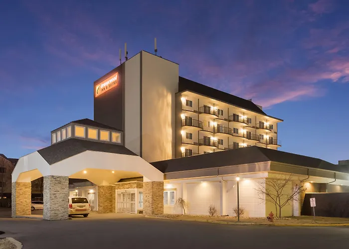 Orangewood Inn & Suites Kansas City Airport