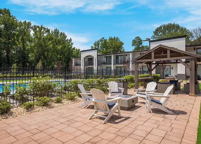 The Hub Middletown Red Bank- Best Western Signature Collection
