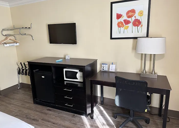 Solara Inn And Suites