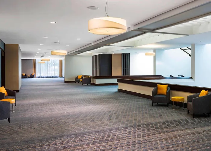 Sheraton Norfolk Waterside Hotel