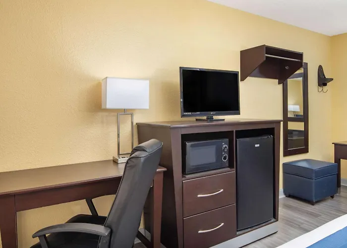 Days Inn By Wyndham Muscle Shoals