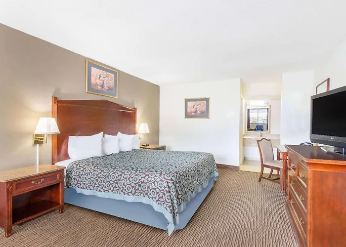 Days Inn By Wyndham Arlington Pentagon