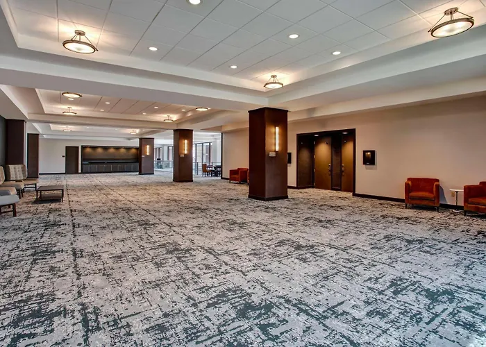 Doubletree By Hilton Lansing
