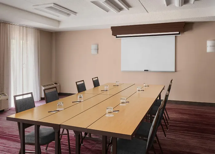 Courtyard By Marriott Mahwah