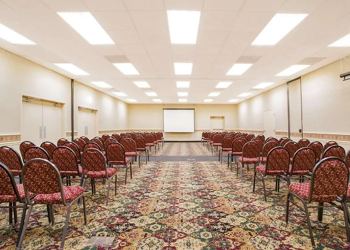 Ramada By Wyndham Edgewood Hotel & Conference Center