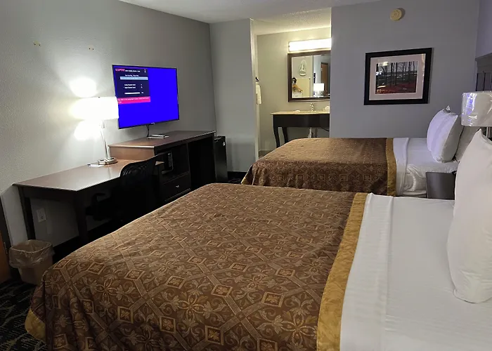 Greenlight Inn & Suites St James