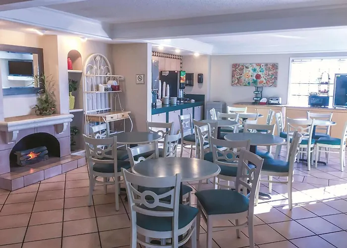 La Quinta Inn By Wyndham Moline Airport