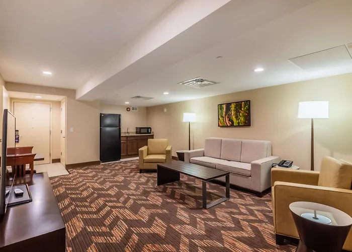 Doubletree By Hilton Lawrence