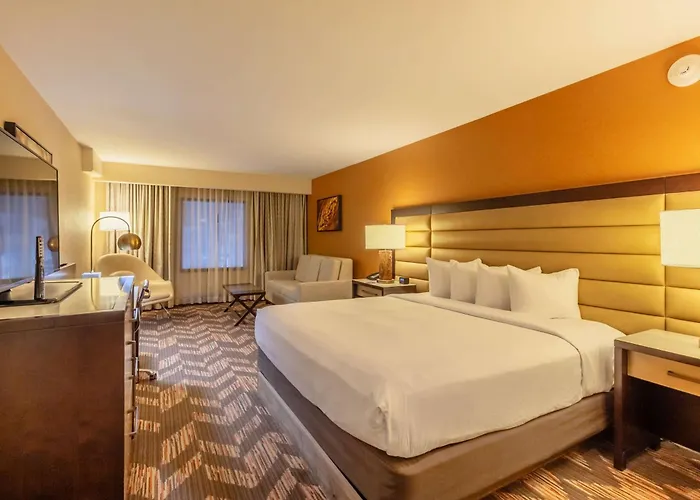 Doubletree By Hilton Lawrence