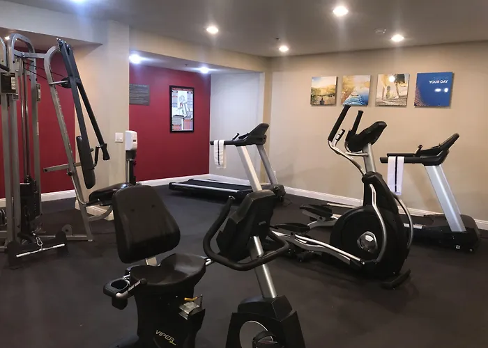 Comfort Inn & Suites Orange County John Wayne Airport