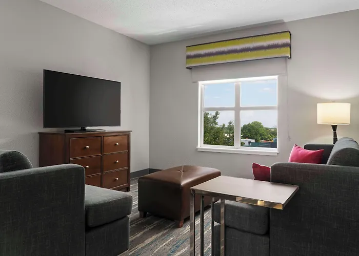 Hampton Inn & Suites Newport News-Airport - Oyster Point Area