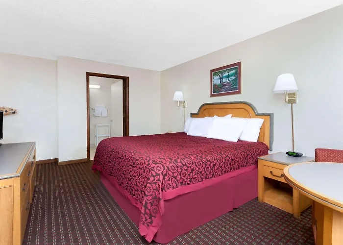 Days Inn By Wyndham Columbia Ne Fort Jackson