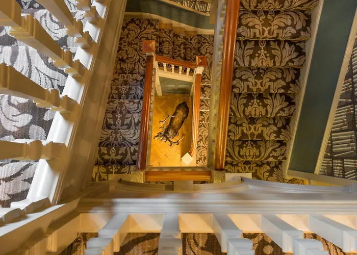 The Crown Manor House Hotel