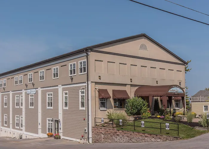 Harbor House Inn