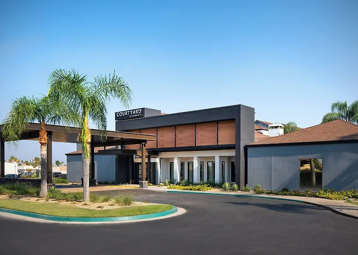 Courtyard By Marriott Fresno