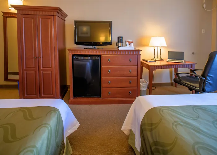 Quality Inn & Suites Pe Trudeau Airport