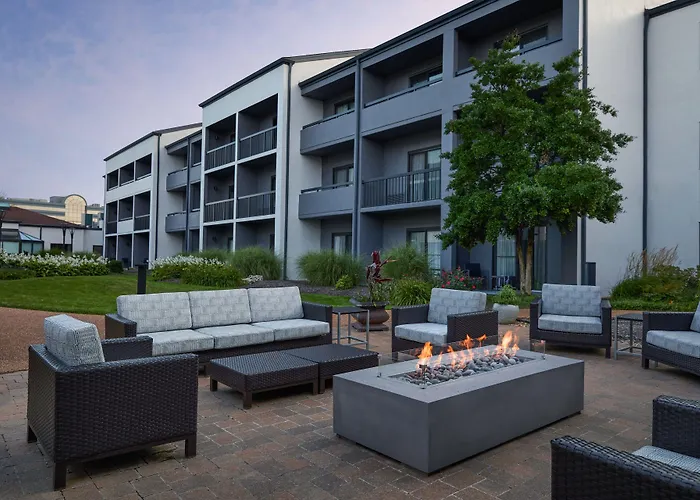 Courtyard St. Louis Westport Plaza
