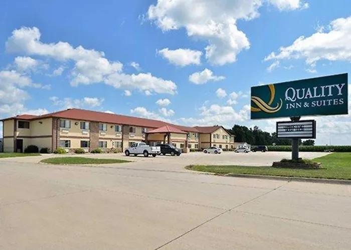 Quality Inn & Suites Grinnell Near University