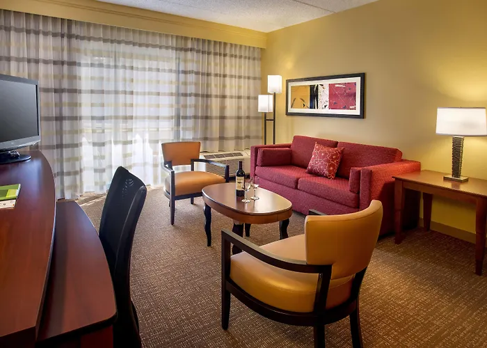 Courtyard By Marriott Norwalk