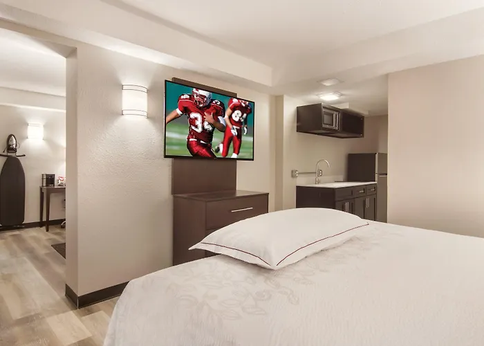 Red Roof Inn Plus & Suites Erie