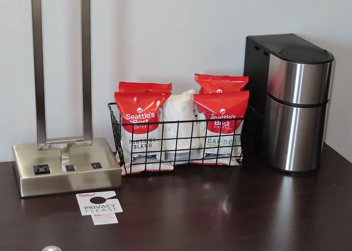 Red Roof Inn Plus & Suites Erie