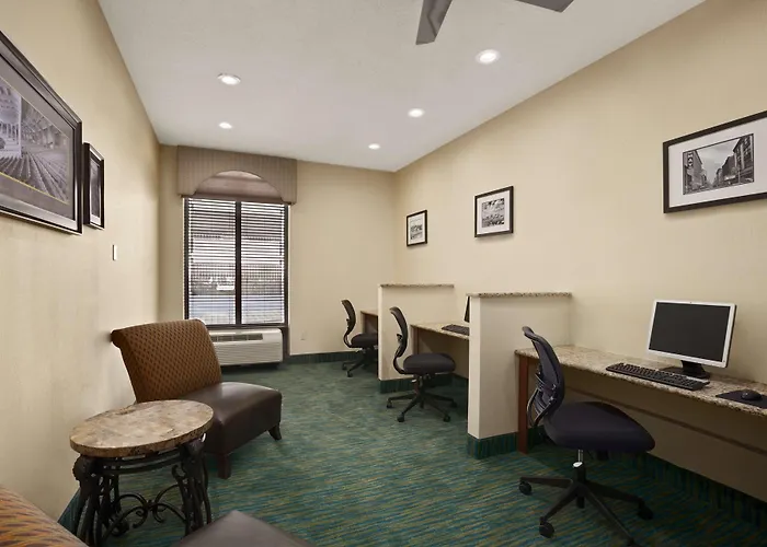 Days Inn By Wyndham Baltimore Inner Harbor