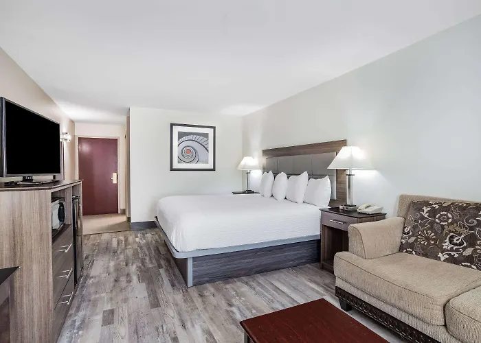 Ramada By Wyndham Hendersonville